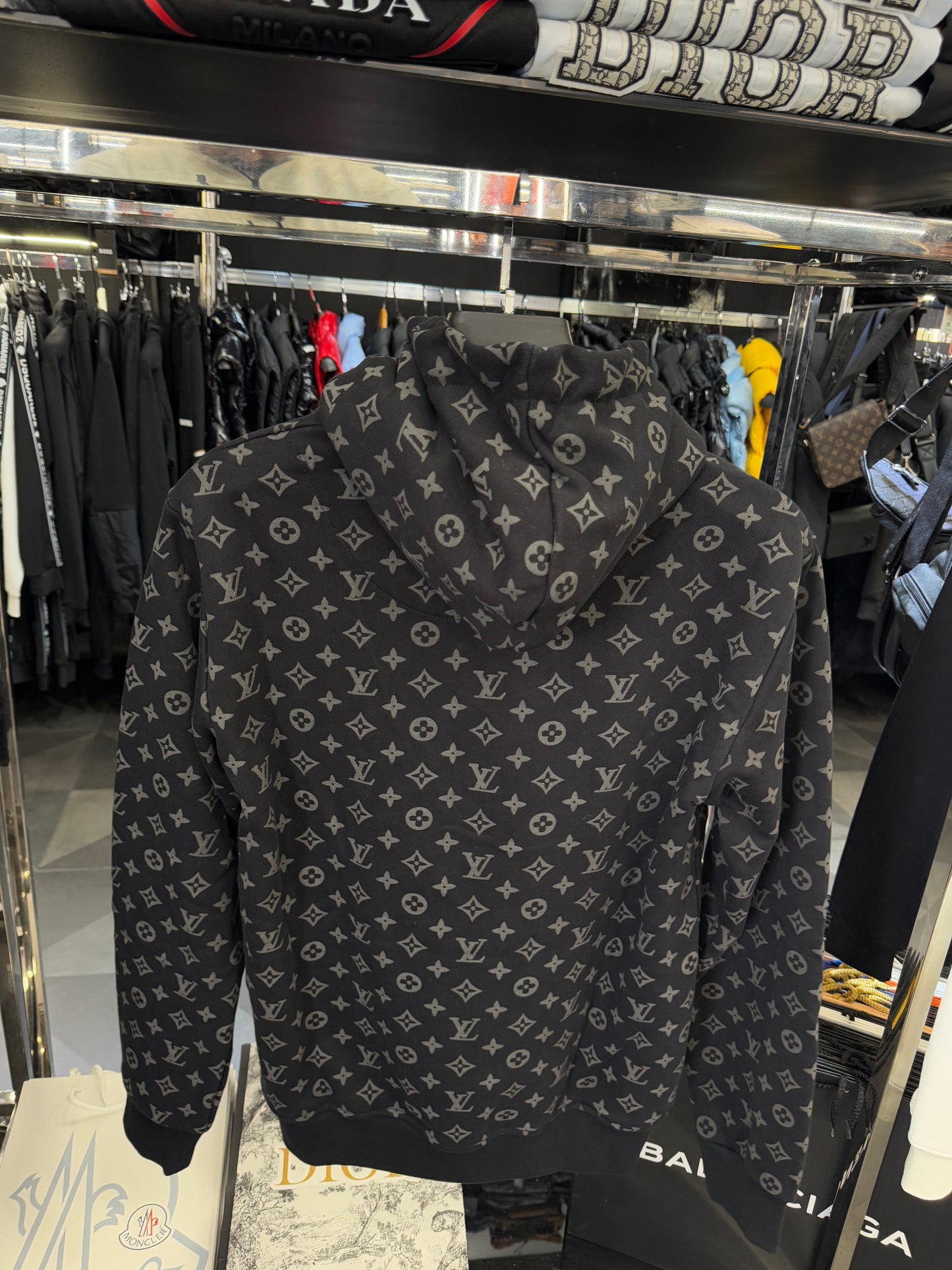 LOUIS VUITTON - ΦΟΥΤΕΡ ΜΑΥΡΟ SALES