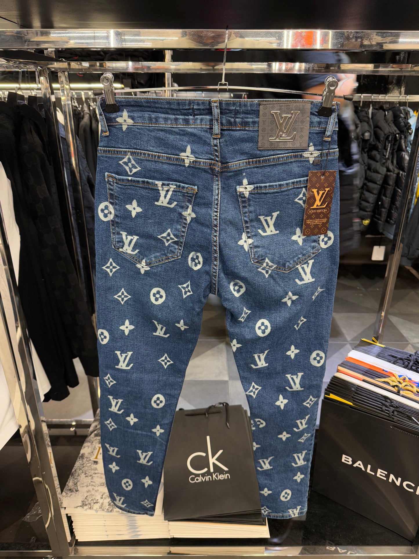 LOUIS VUITTON - JEAN 055