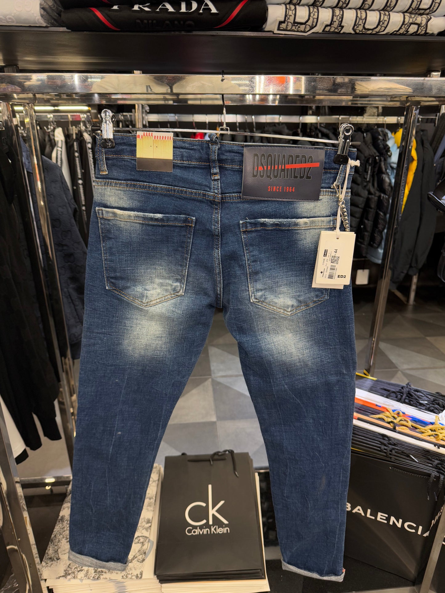 DSQ2 ICON - JEAN 060