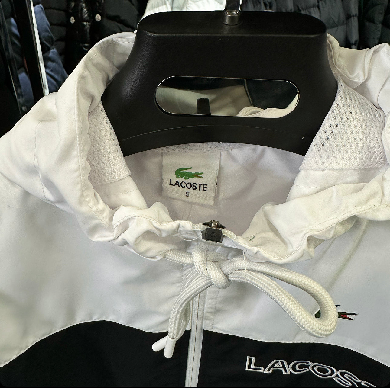 LACOSTE - ΛΕΥΚΟ ΜΑΥΡΟ