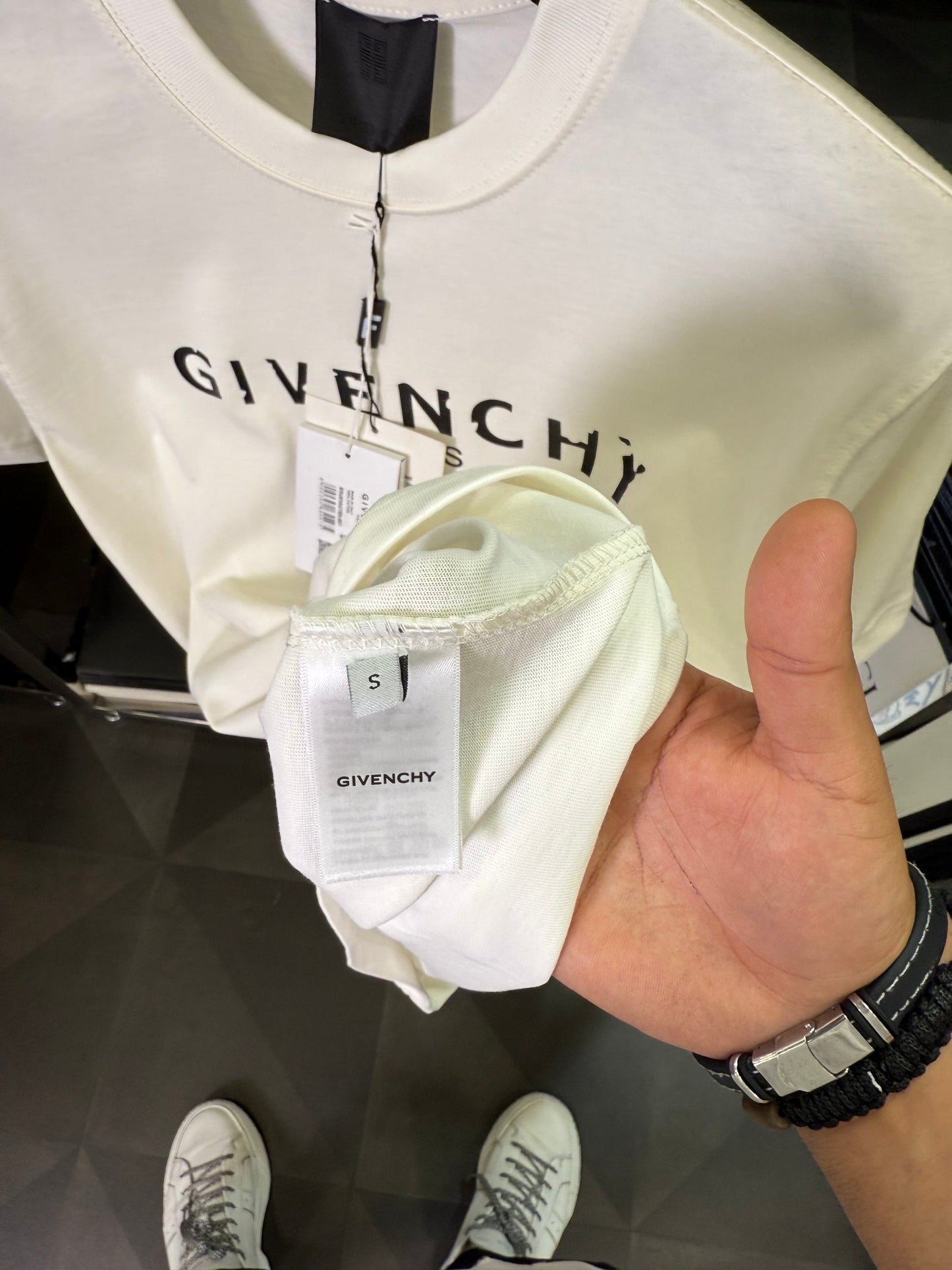 GIVENCHY - T-SHIRT NEW IN 2025