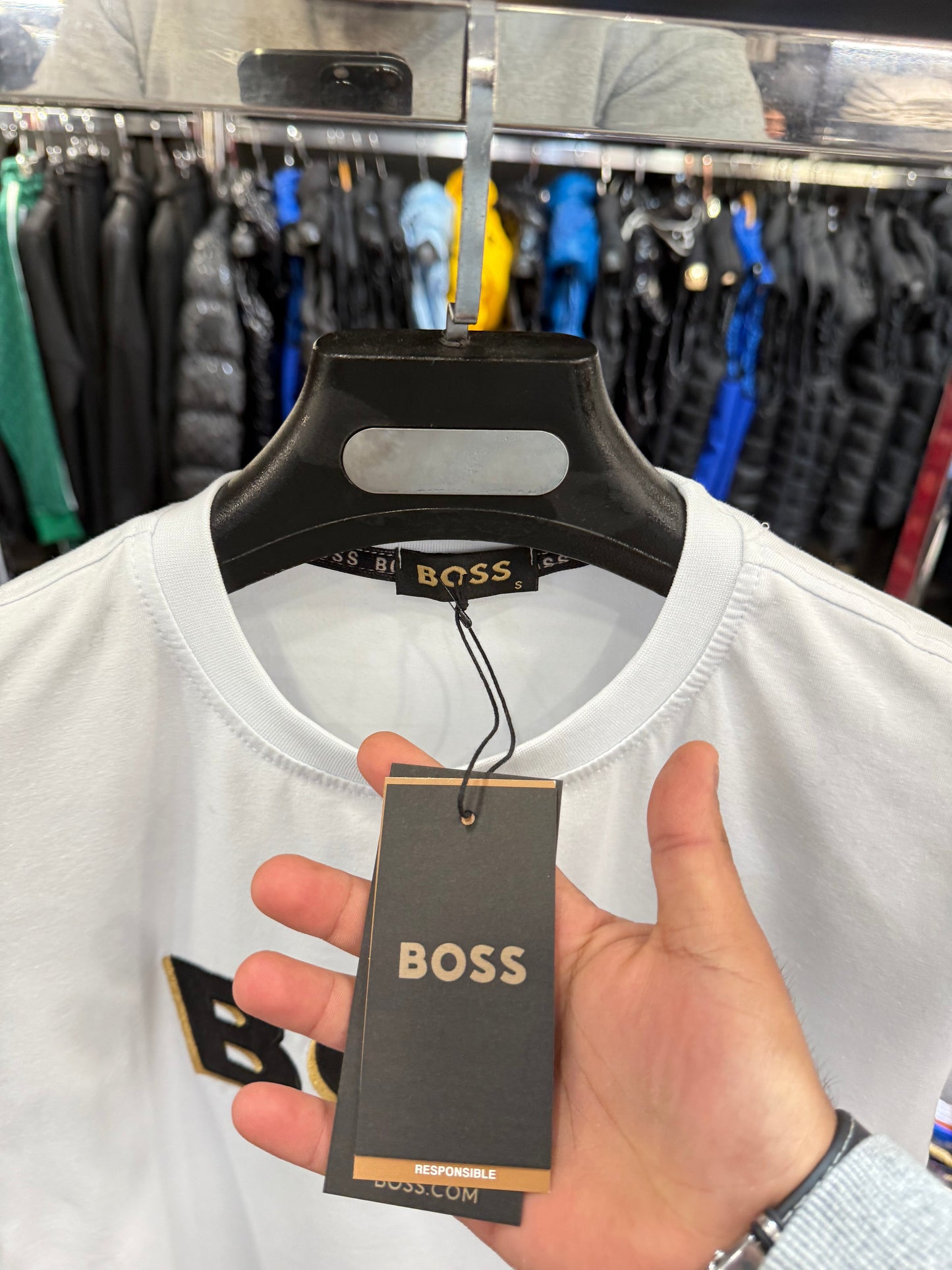 BOSS - T-SHIRT
