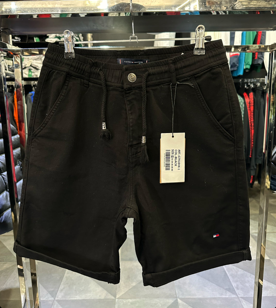 BΕΡΜΟΥΔΑ - TOMMY HILFIGER ΜΑΥΡΗ