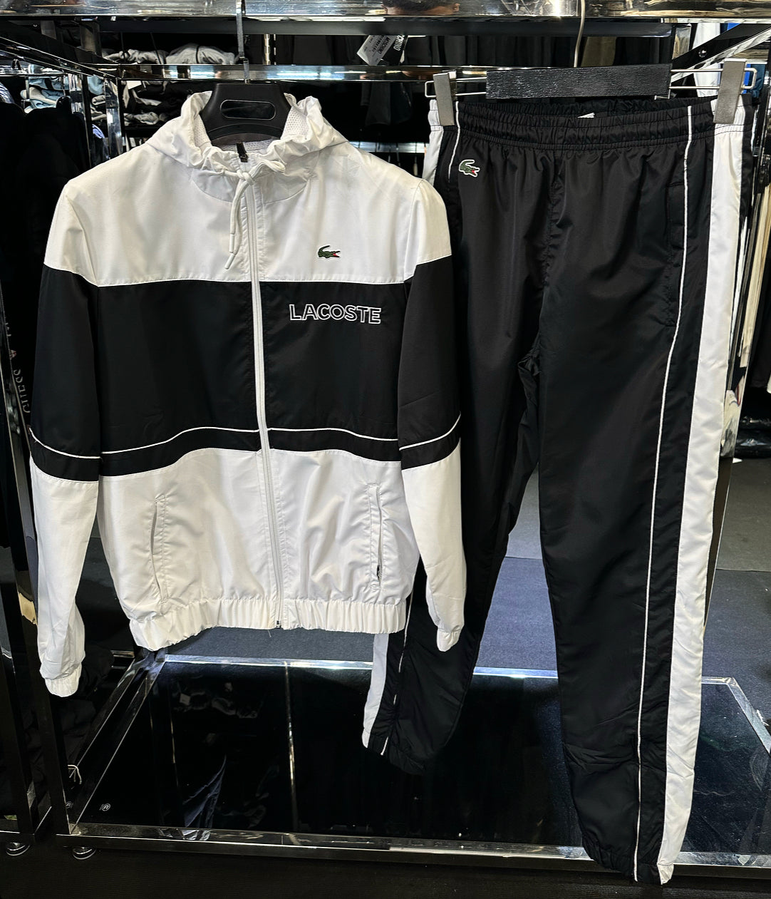 LACOSTE - ΛΕΥΚΟ ΜΑΥΡΟ