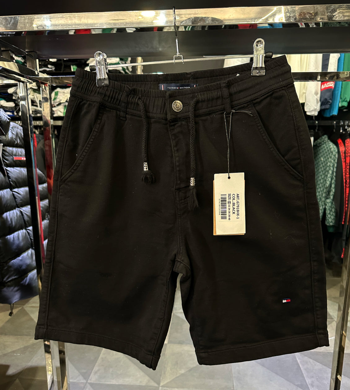 BΕΡΜΟΥΔΑ - TOMMY HILFIGER ΜΑΥΡΗ