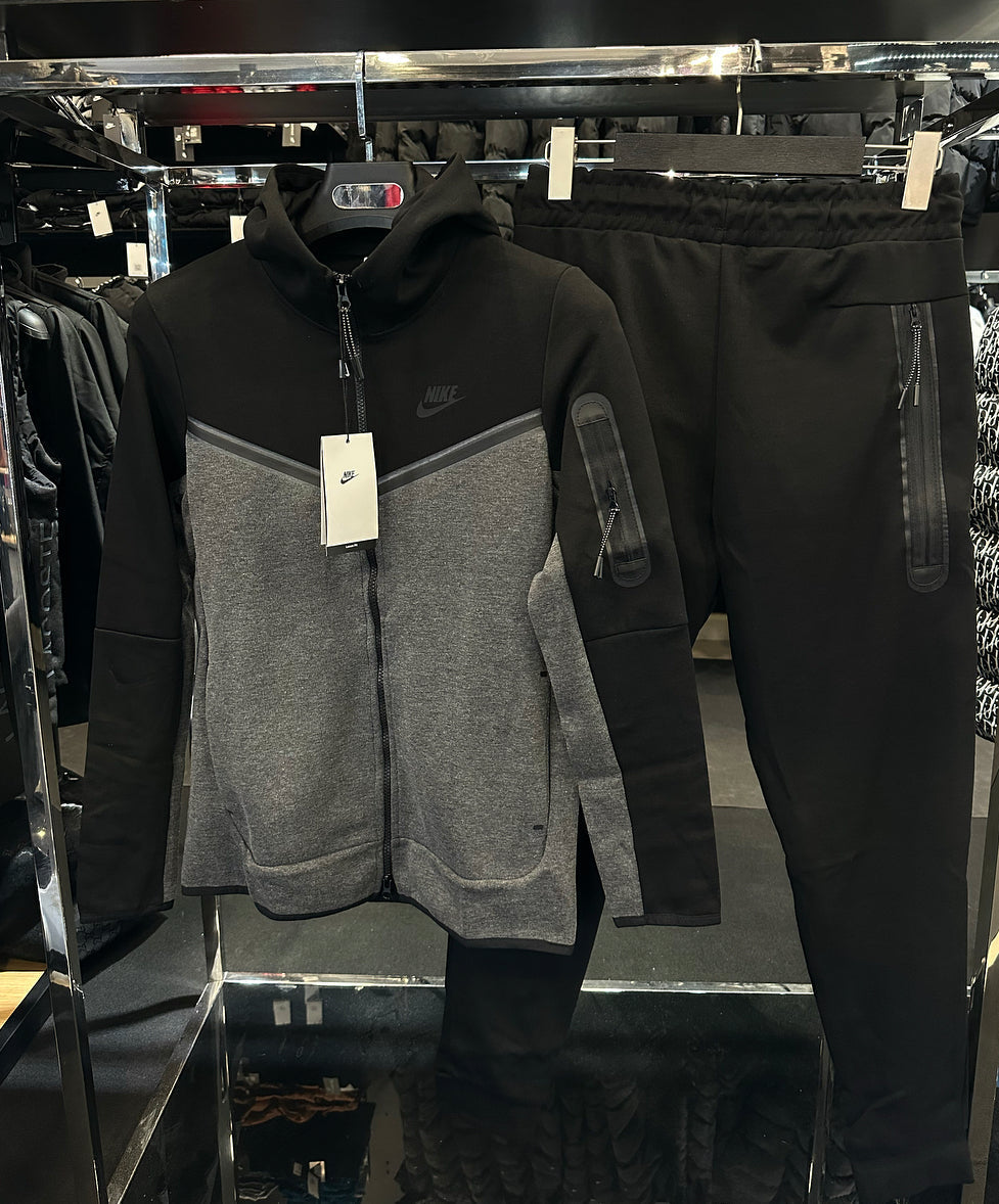 NIKE ΣΕΤ TECH FLEECE -ΜΑΥΡΟ ΓΚΡΙ ΣΚΟΥΡΟ