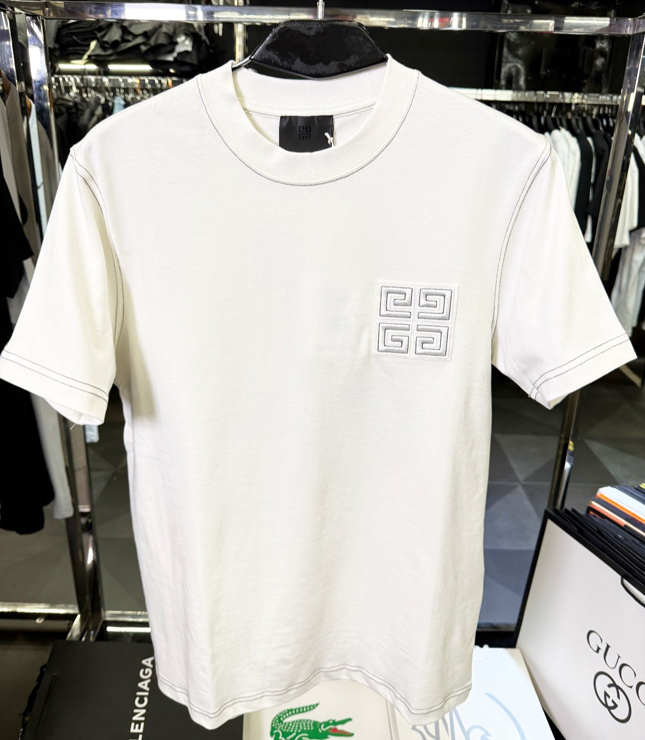 GIVENCHY - T-SHIRT NEW IN 2025