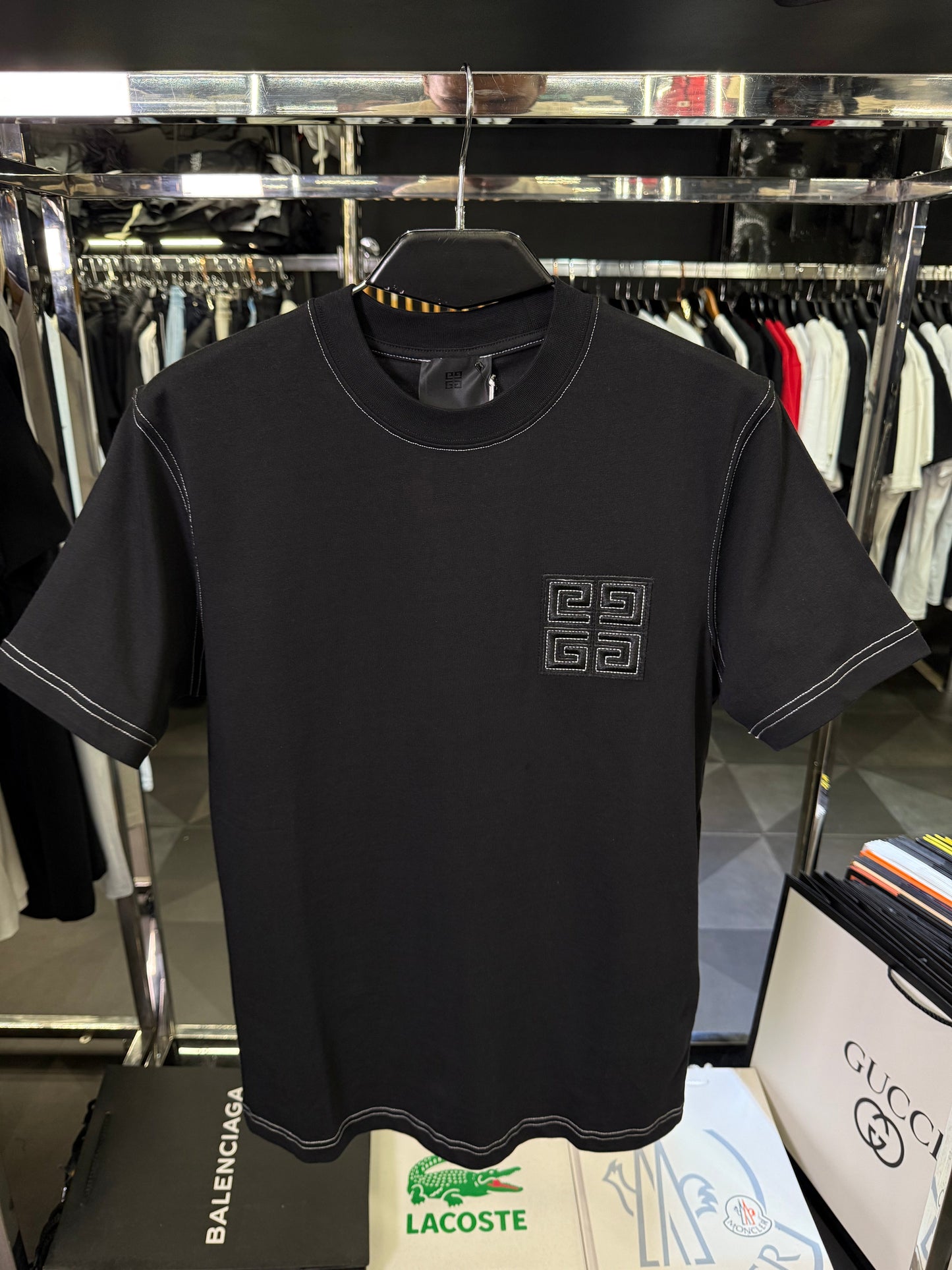 GIVENCHY - T-SHIRT NEW IN 2025