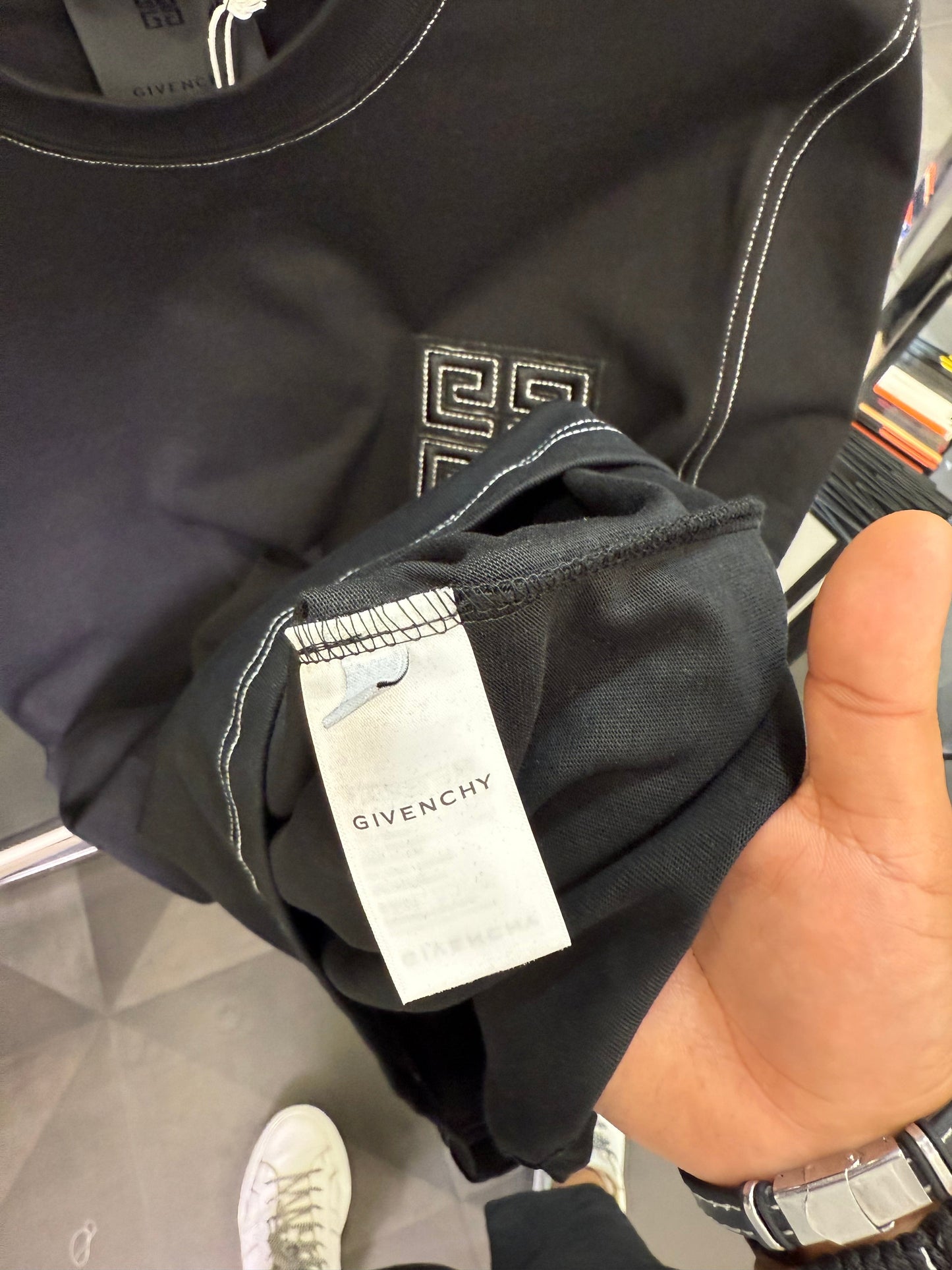 GIVENCHY - T-SHIRT NEW IN 2025