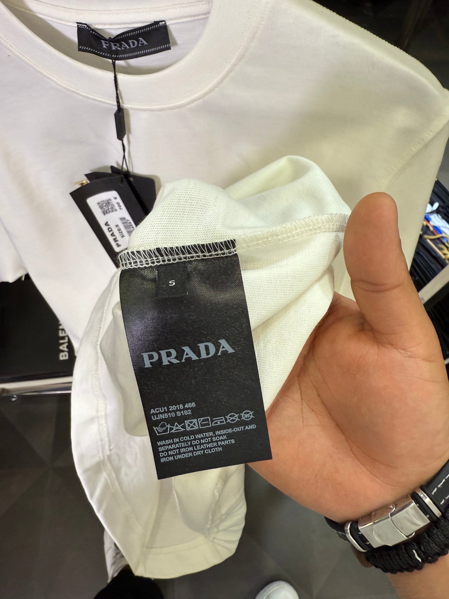 PRADA - T-SHIRT NEW IN 2025