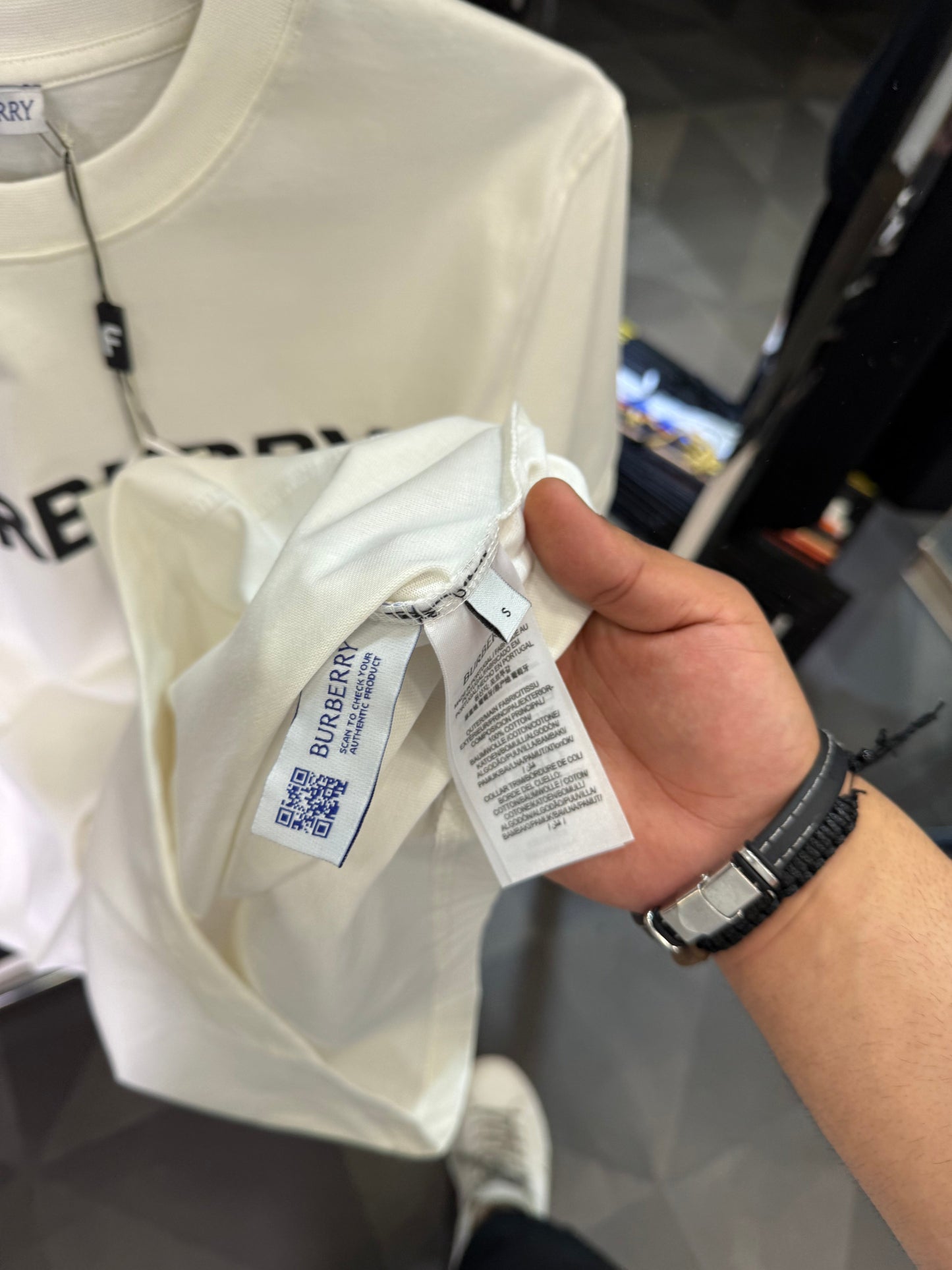 BURBERRY - T-SHIRT NEW IN 2025